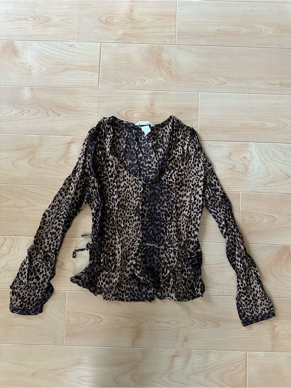 H&M womens blouse top size 6 brown leopard long sleeve Vneck viscose
